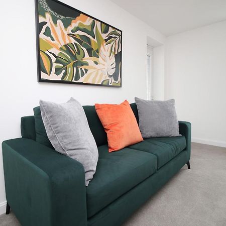 No 43 Stadium Views By Ssw - 2Br, Parking, Sleeps 4, 3Min Walk To Stadium, 10Min Drive To City Centre, Marina And Close To M4 Morriston Екстер'єр фото