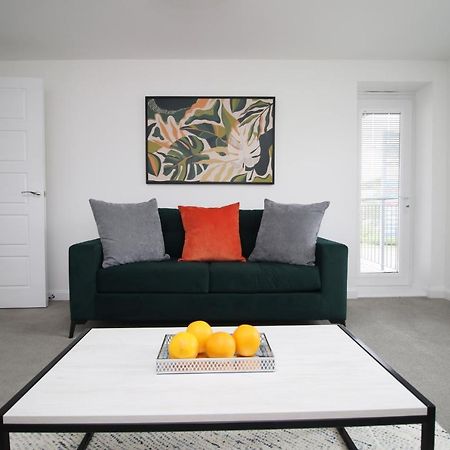 No 43 Stadium Views By Ssw - 2Br, Parking, Sleeps 4, 3Min Walk To Stadium, 10Min Drive To City Centre, Marina And Close To M4 Morriston Екстер'єр фото