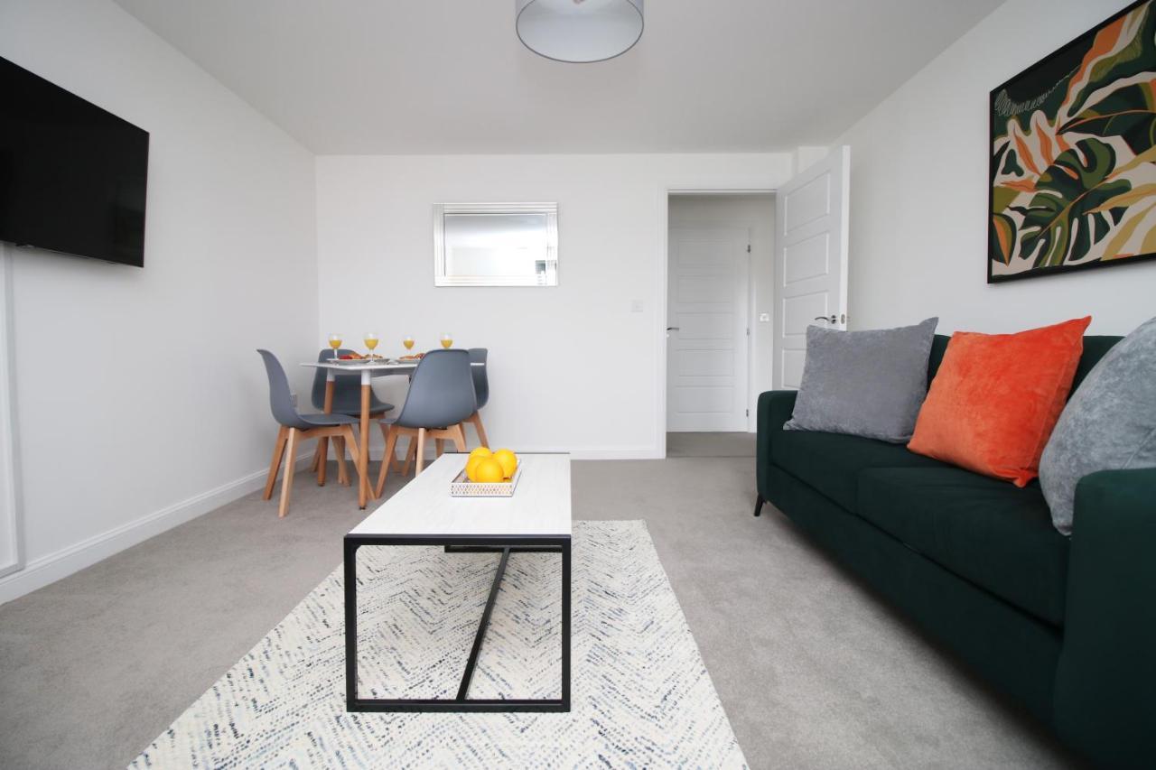 No 43 Stadium Views By Ssw - 2Br, Parking, Sleeps 4, 3Min Walk To Stadium, 10Min Drive To City Centre, Marina And Close To M4 Morriston Екстер'єр фото