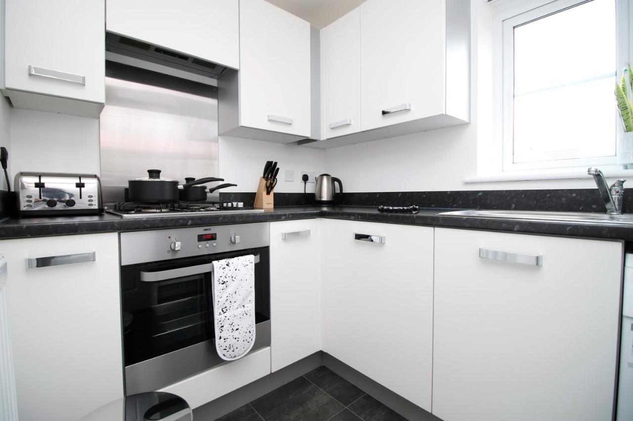 No 43 Stadium Views By Ssw - 2Br, Parking, Sleeps 4, 3Min Walk To Stadium, 10Min Drive To City Centre, Marina And Close To M4 Morriston Екстер'єр фото