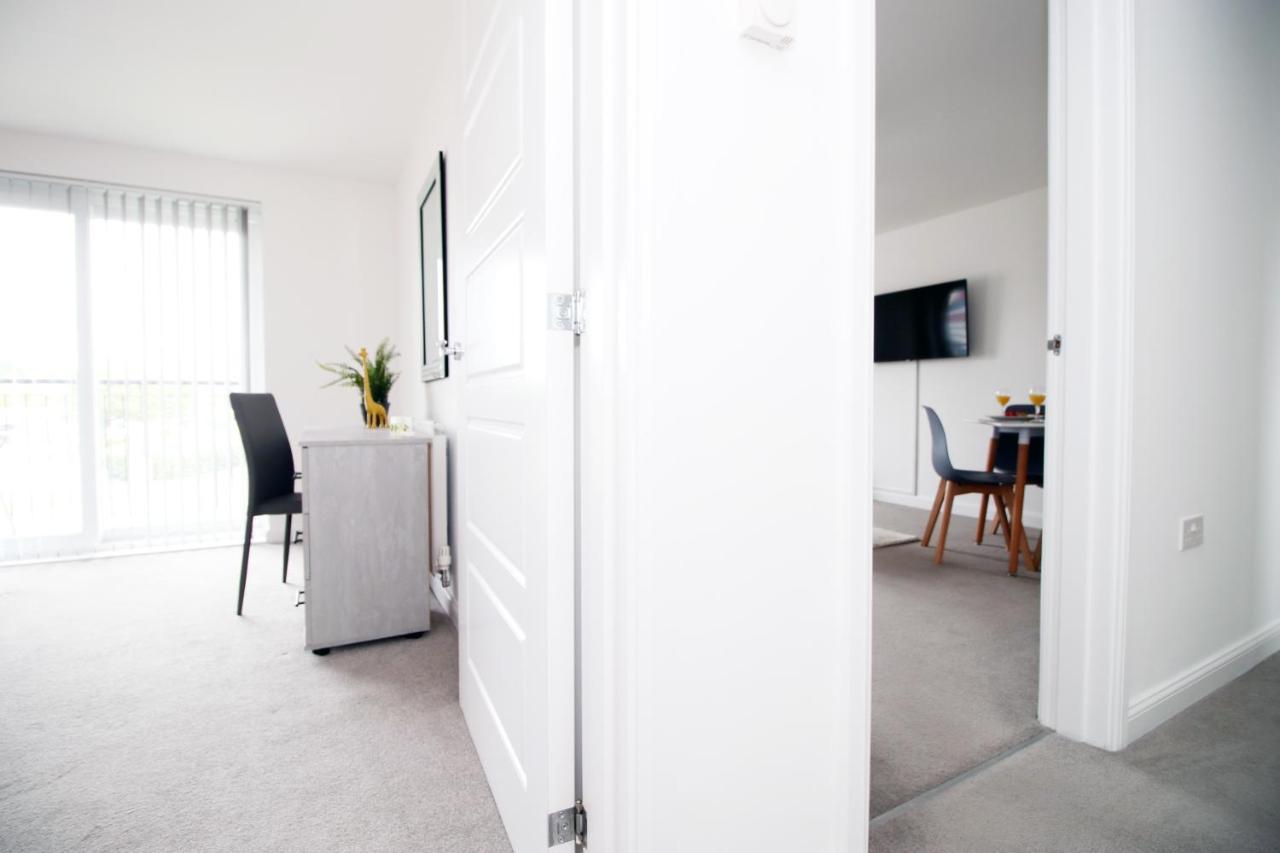 No 43 Stadium Views By Ssw - 2Br, Parking, Sleeps 4, 3Min Walk To Stadium, 10Min Drive To City Centre, Marina And Close To M4 Morriston Екстер'єр фото