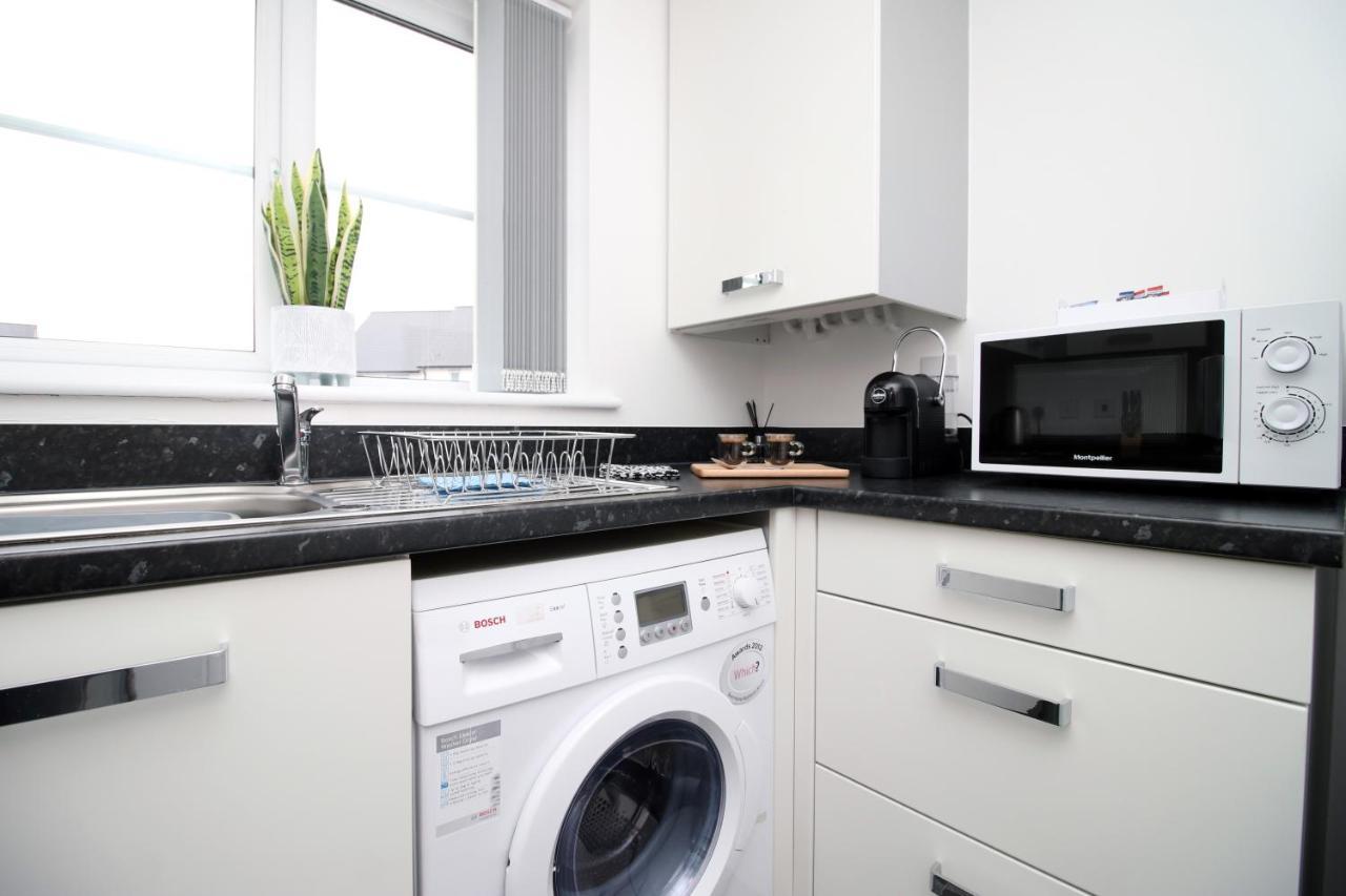 No 43 Stadium Views By Ssw - 2Br, Parking, Sleeps 4, 3Min Walk To Stadium, 10Min Drive To City Centre, Marina And Close To M4 Morriston Екстер'єр фото