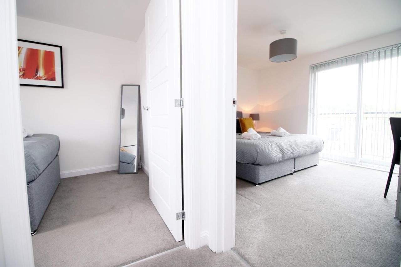 No 43 Stadium Views By Ssw - 2Br, Parking, Sleeps 4, 3Min Walk To Stadium, 10Min Drive To City Centre, Marina And Close To M4 Morriston Екстер'єр фото