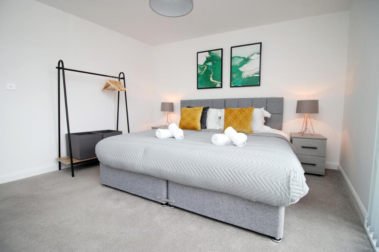 No 43 Stadium Views By Ssw - 2Br, Parking, Sleeps 4, 3Min Walk To Stadium, 10Min Drive To City Centre, Marina And Close To M4 Morriston Екстер'єр фото