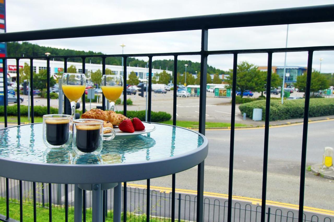 No 43 Stadium Views By Ssw - 2Br, Parking, Sleeps 4, 3Min Walk To Stadium, 10Min Drive To City Centre, Marina And Close To M4 Morriston Екстер'єр фото