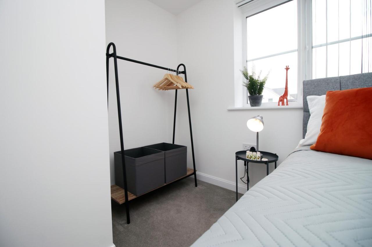No 43 Stadium Views By Ssw - 2Br, Parking, Sleeps 4, 3Min Walk To Stadium, 10Min Drive To City Centre, Marina And Close To M4 Morriston Екстер'єр фото