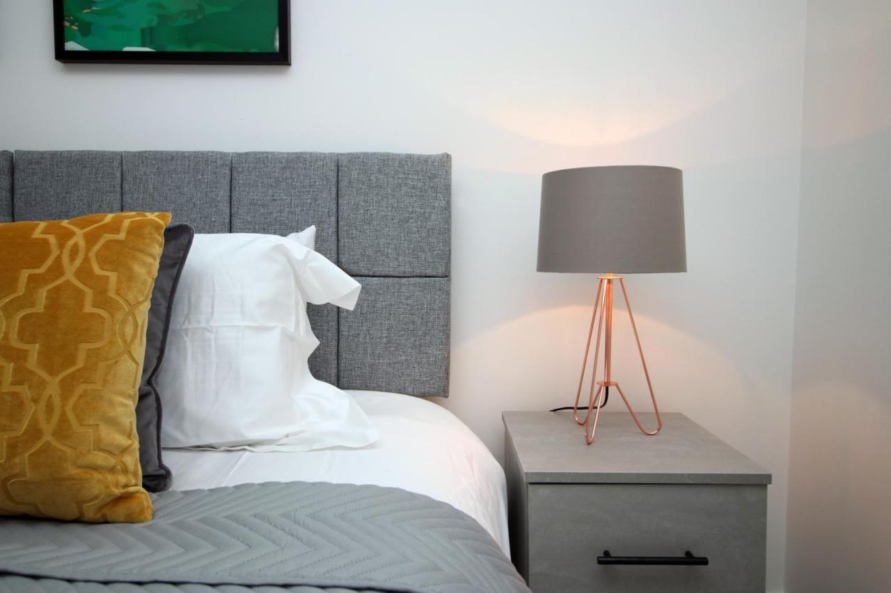 No 43 Stadium Views By Ssw - 2Br, Parking, Sleeps 4, 3Min Walk To Stadium, 10Min Drive To City Centre, Marina And Close To M4 Morriston Екстер'єр фото