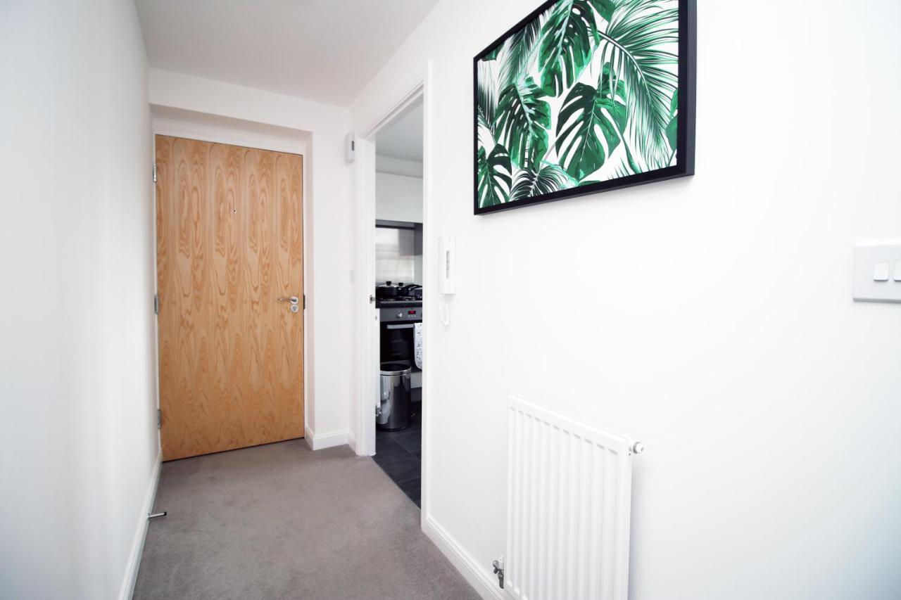 No 43 Stadium Views By Ssw - 2Br, Parking, Sleeps 4, 3Min Walk To Stadium, 10Min Drive To City Centre, Marina And Close To M4 Morriston Екстер'єр фото