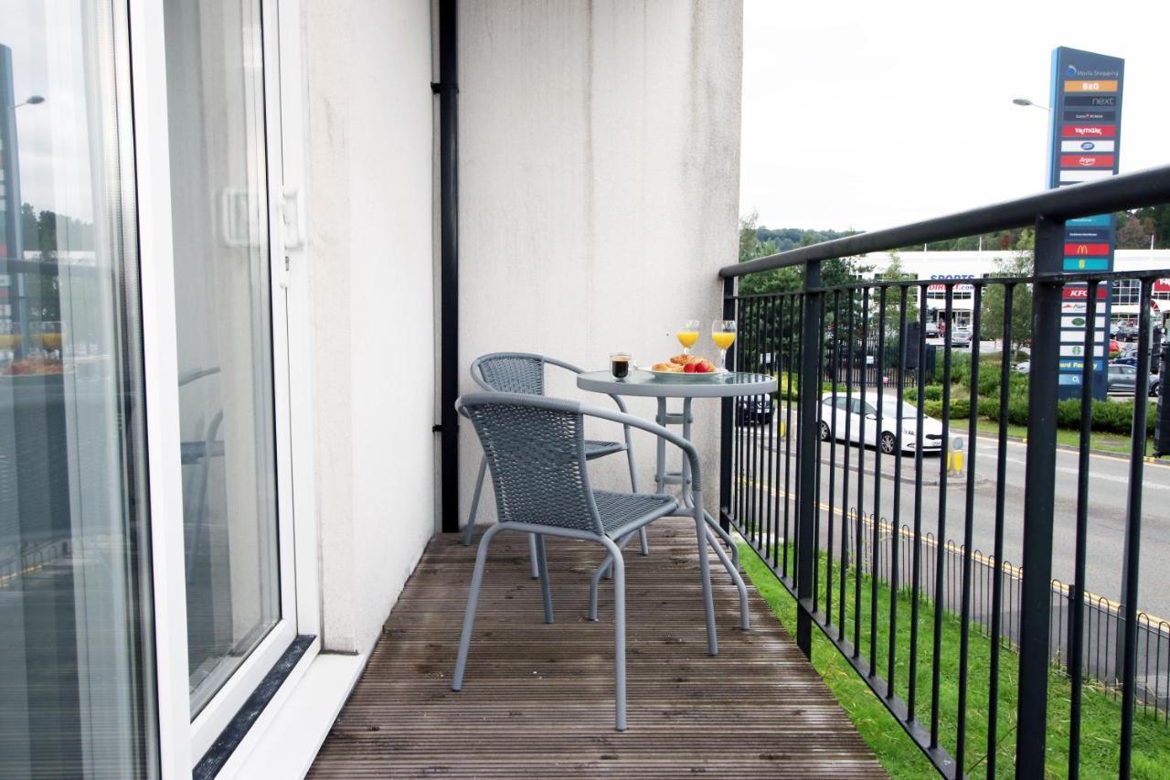 No 43 Stadium Views By Ssw - 2Br, Parking, Sleeps 4, 3Min Walk To Stadium, 10Min Drive To City Centre, Marina And Close To M4 Morriston Екстер'єр фото